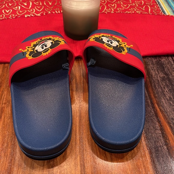 Disney Mickey Slippers. Mint Condition - Picture 6 of 7